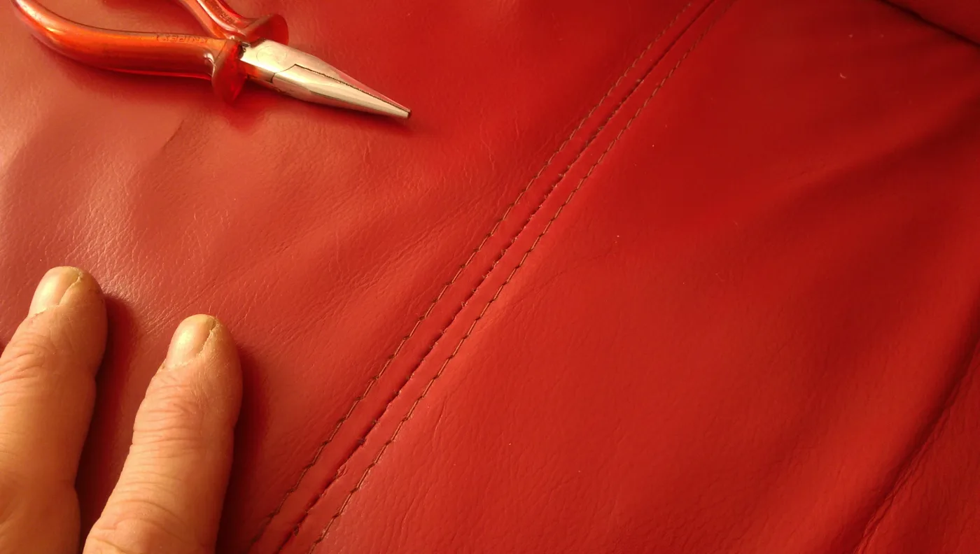 Leder bijkleuren